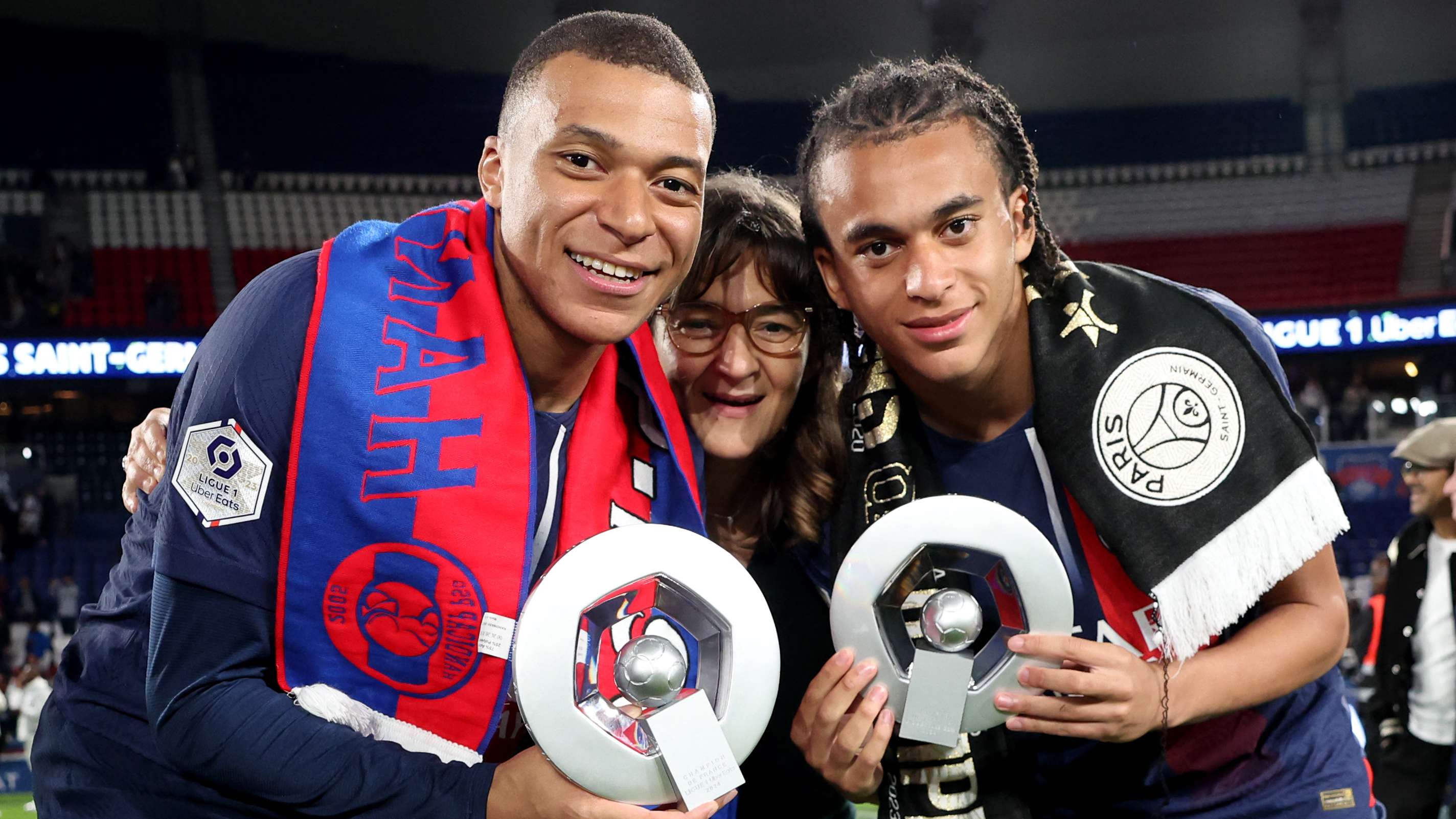 场上摘得金 场上摘得金